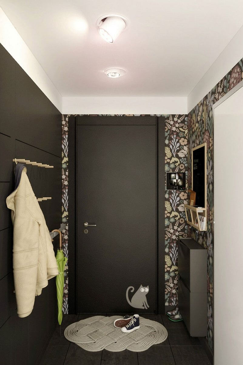 Lối vào nhà sau thiết kế căn hộ đẹp, dễ thương với bức tường hoa cá tính.