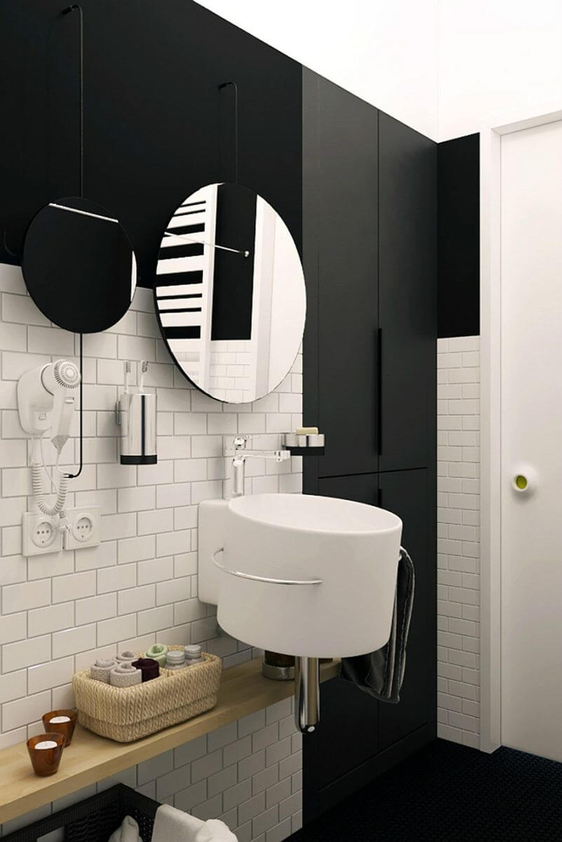 Thiết kế căn hộ với phòng tắm nhỏ vẫn đầy đủ tiện nghi, Chậu rửa gắn vào tường có thiết kế lạ mắt, rất đồng điệu với gương tròn bên trên, đầy ấn tượng.