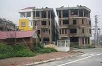 Xử lý biệt thự bỏ hoang: Bao giờ cho đến... 2012? 