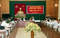 Sử dụng gương cho không gian phòng khách nhỏ