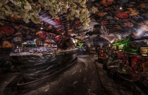 Night Club với trần nhà nhấp nhô độc đáo và kỳ dị