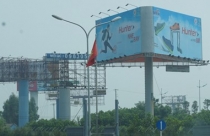 Xử lý biển quảng cáo vi phạm ở Hà Nội: Xóa sổ toàn bộ?
