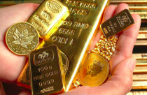 Điểm tin sáng: USD giảm sâu, vàng treo cao