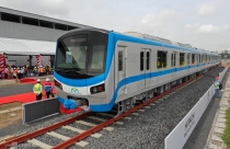 Thêm 6 toa tàu metro số 1 về tới TP.HCM