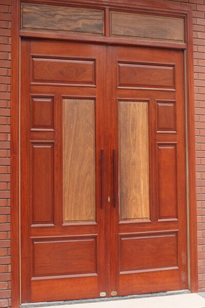 Mẫu cửa gỗ  2 cánh sang trọng được ưa chuộng tại Việt Nam